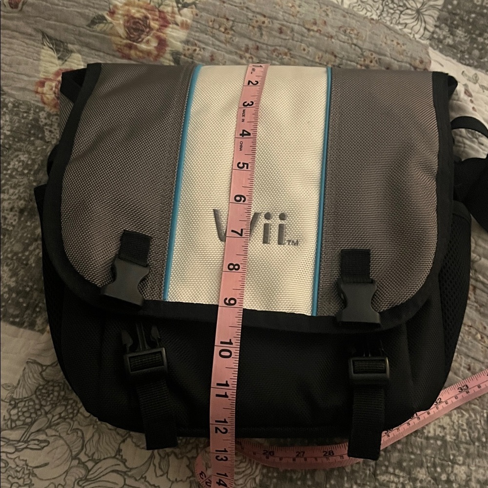 Wii Nintendo console case Black and Gray Messenger Bag for viedos and games! - Picture 6 of 6